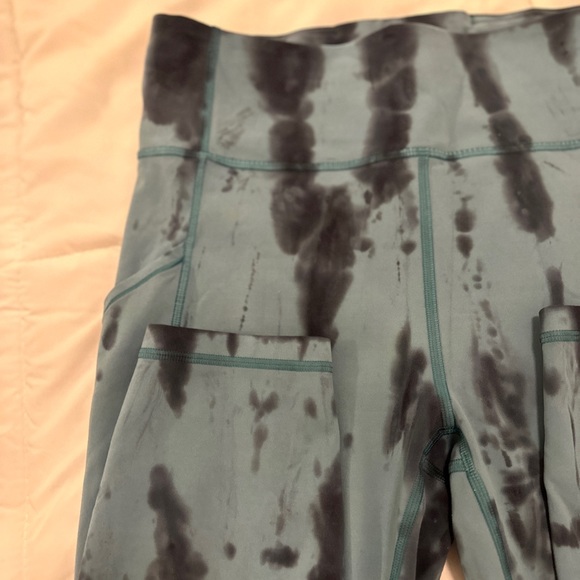 Lululemon legging - Picture 2 of 6